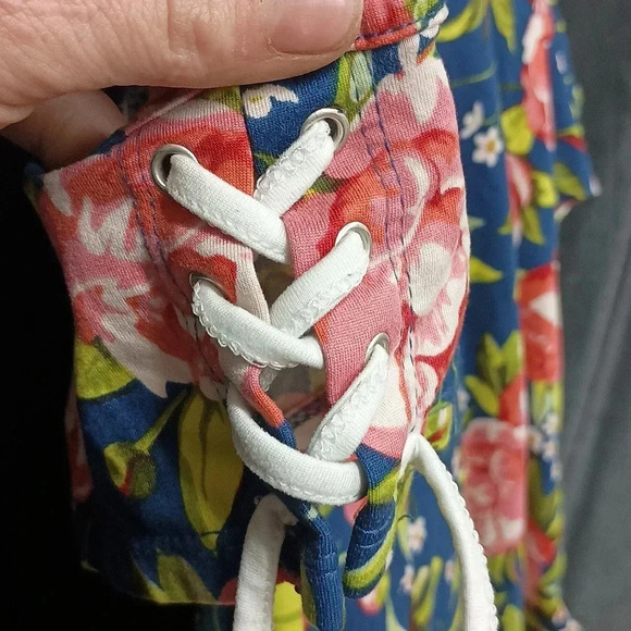 Super cute floral cold shoulder top! Perfect for spring and summer. - Picture 4 of 6